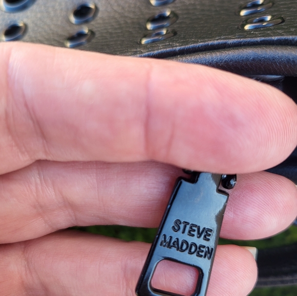 Steve Madden Black Bagata Crossbody And Wristlet. - Picture 8 of 16